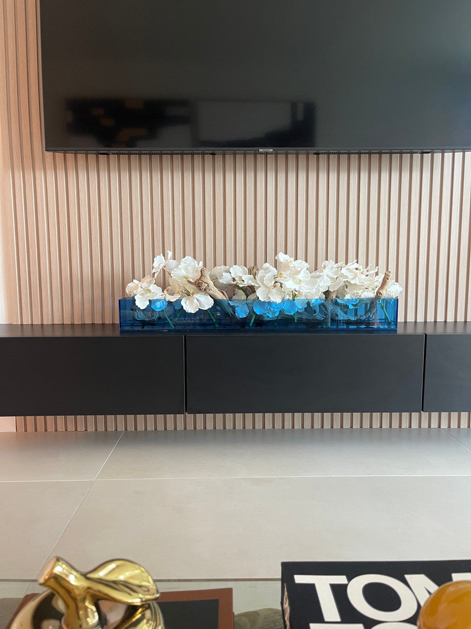 91 Cm Casa Moderna Bleu Acrylic Pot avec Orchidées Vanda et Bois Flotté