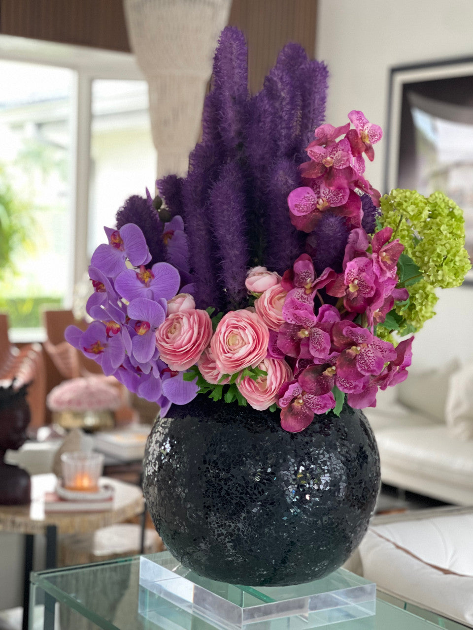 Noir Mosaic Vase avec Liatris et Orchidées