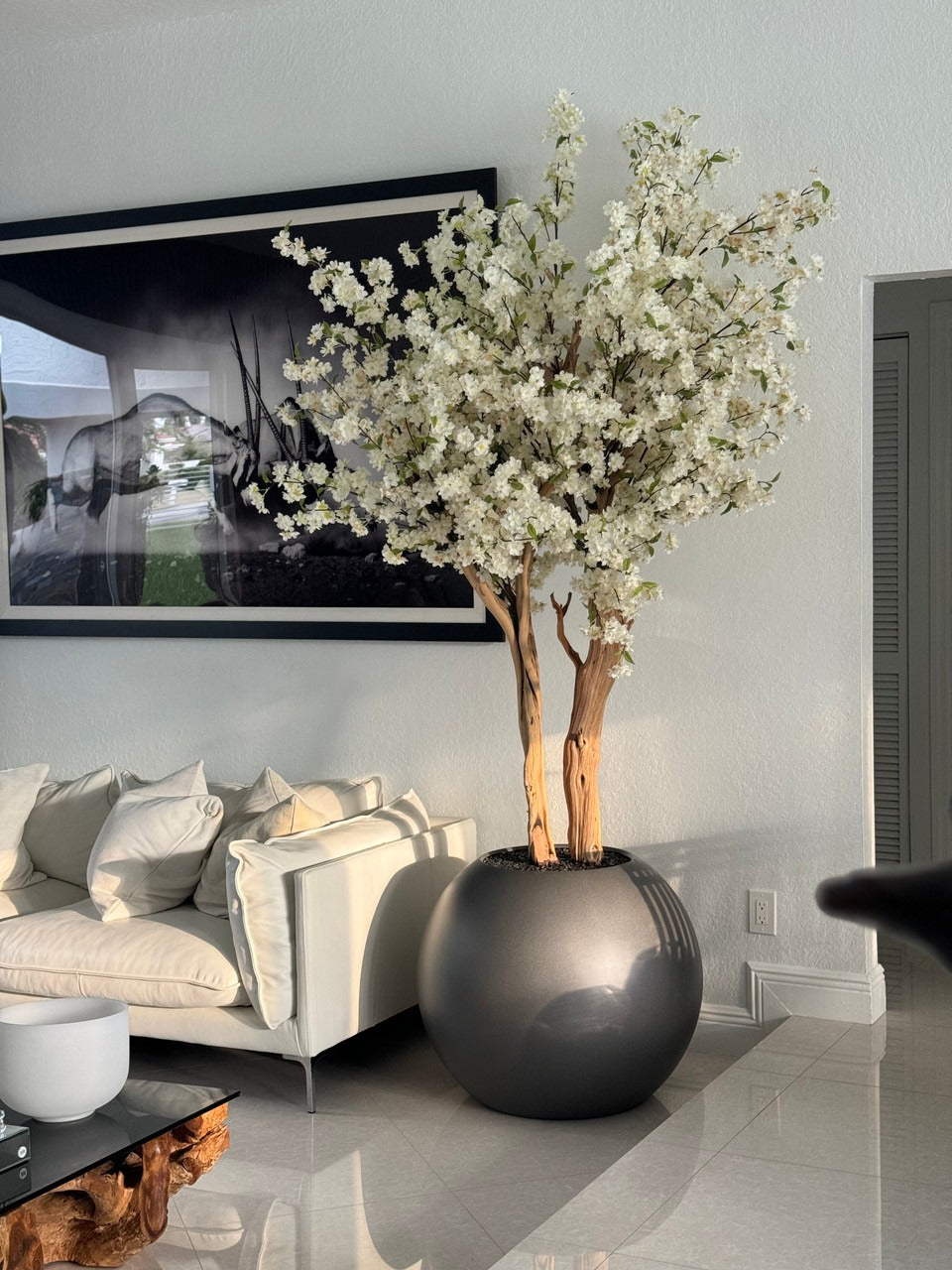 Mat Gun Metal Globe avec Personnalisé Made Fleurs de Cerisier Arbre
