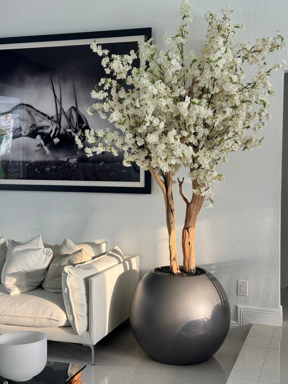 Mat Gun Metal Globe avec Personnalisé Made Fleurs de Cerisier Arbre