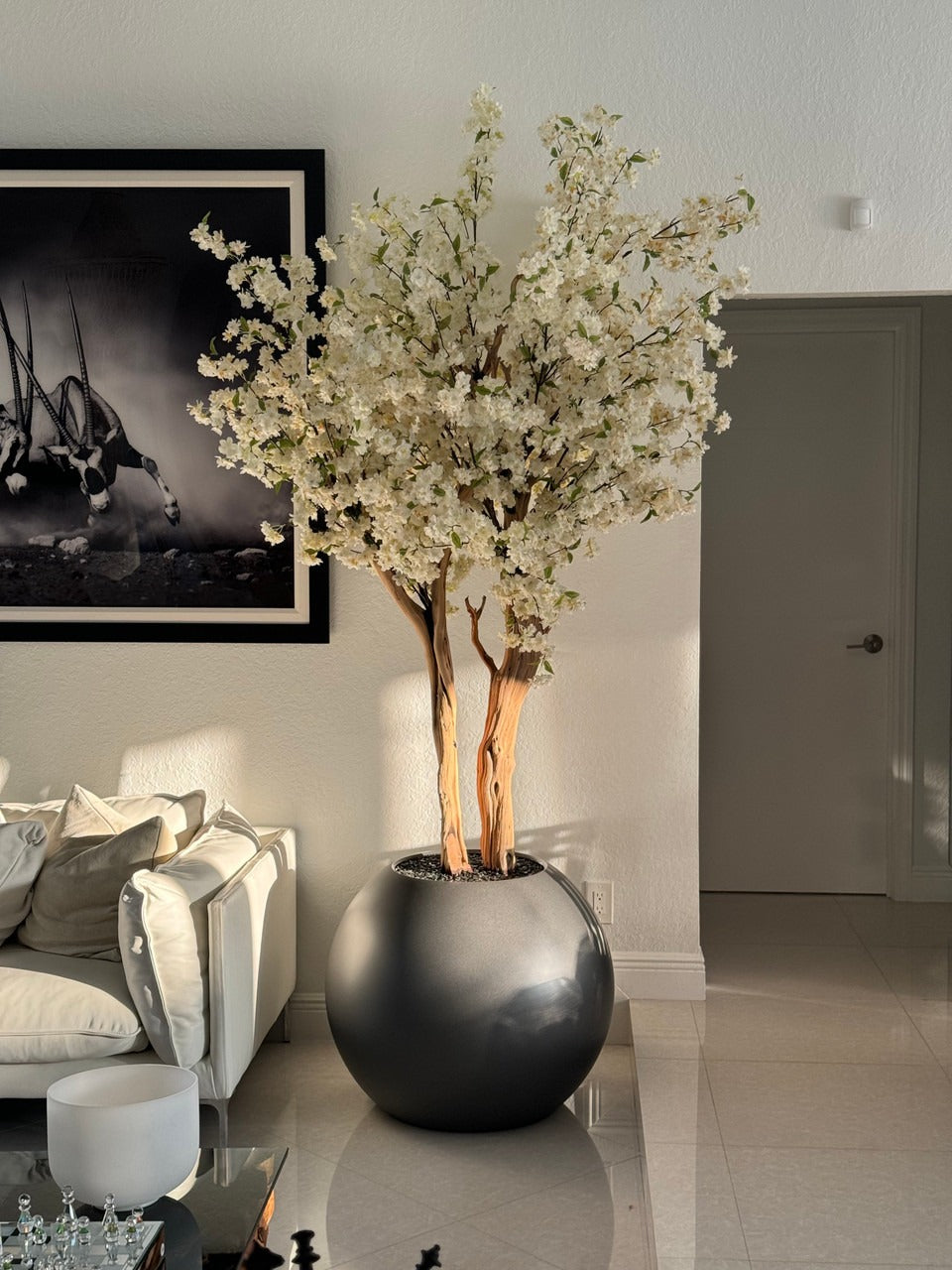 Mat Gun Metal Globe avec Personnalisé Made Fleurs de Cerisier Arbre