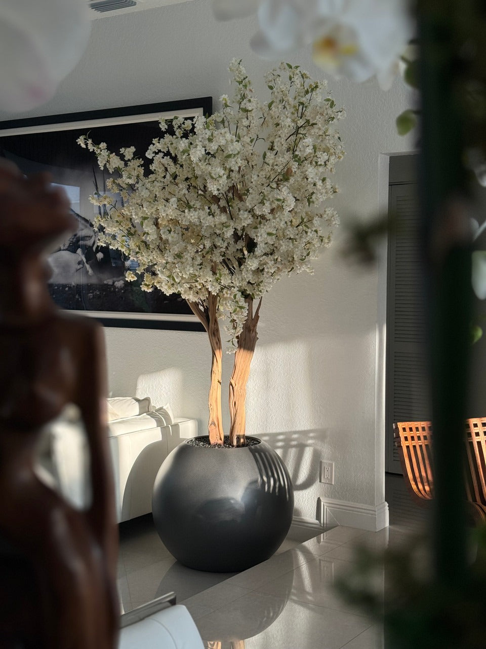 Mat Gun Metal Globe avec Personnalisé Made Fleurs de Cerisier Arbre