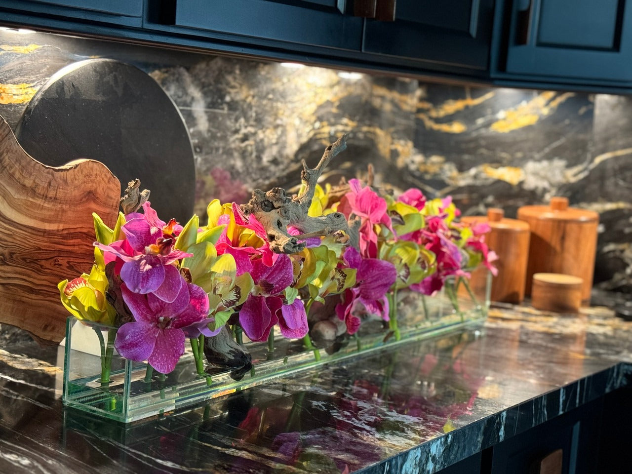 Casa Moderna Glass Pot avec Rose Vandas et Vert Cymbidiums