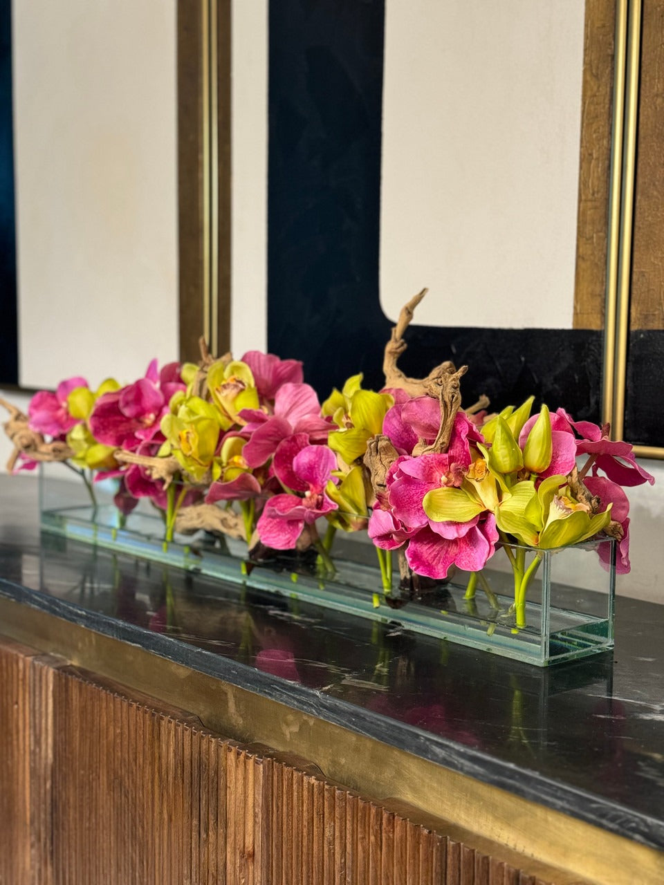 Casa Moderna Glass Pot avec Rose Vandas et Vert Cymbidiums
