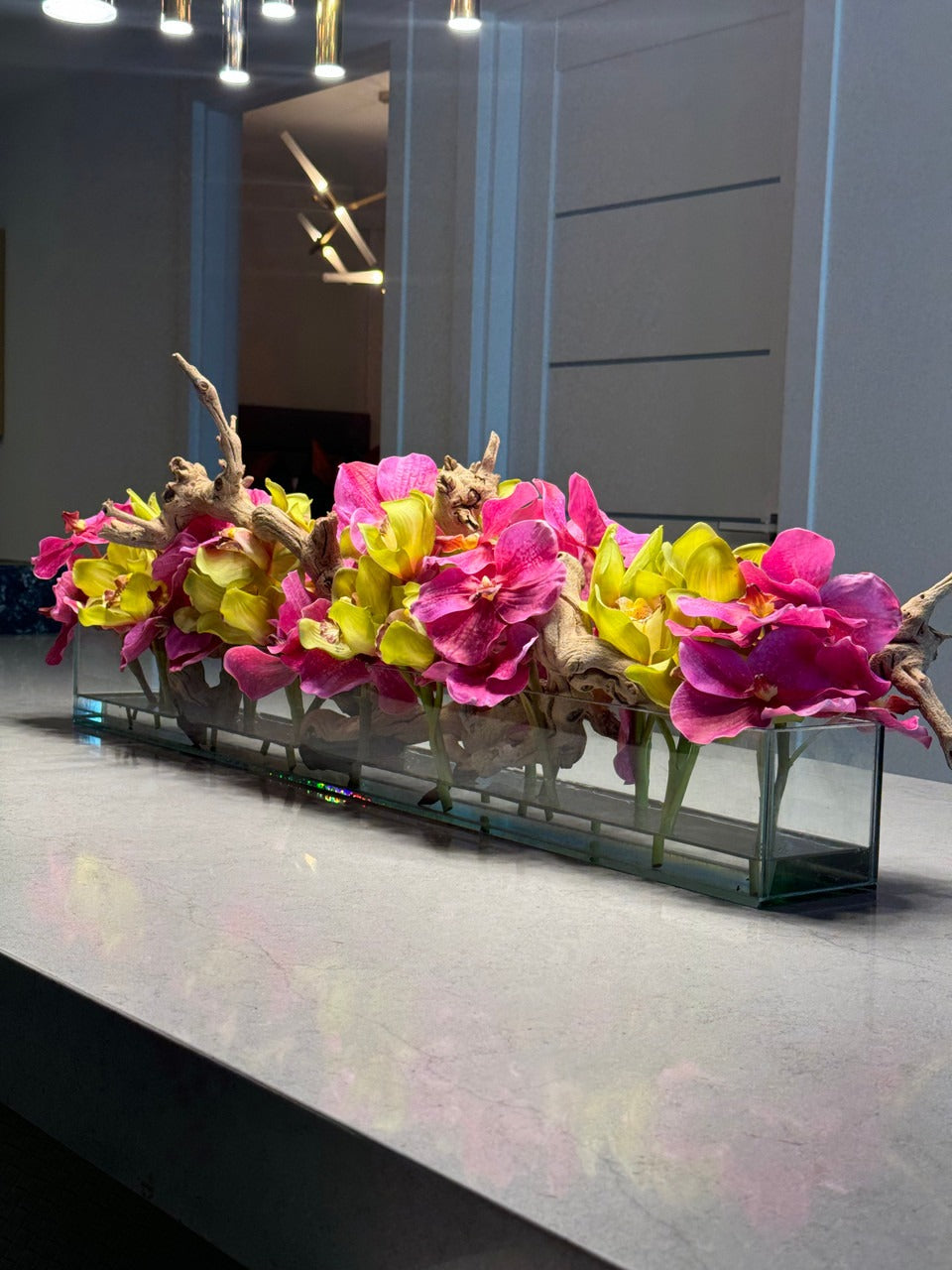 Casa Moderna Glass Pot avec Rose Vandas et Vert Cymbidiums