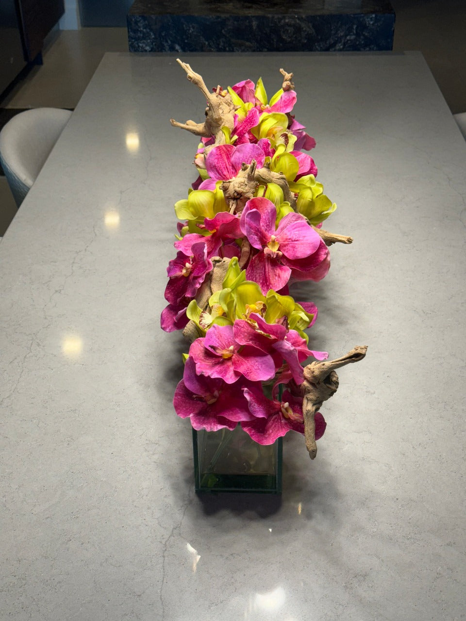 Casa Moderna Glass Pot avec Rose Vandas et Vert Cymbidiums