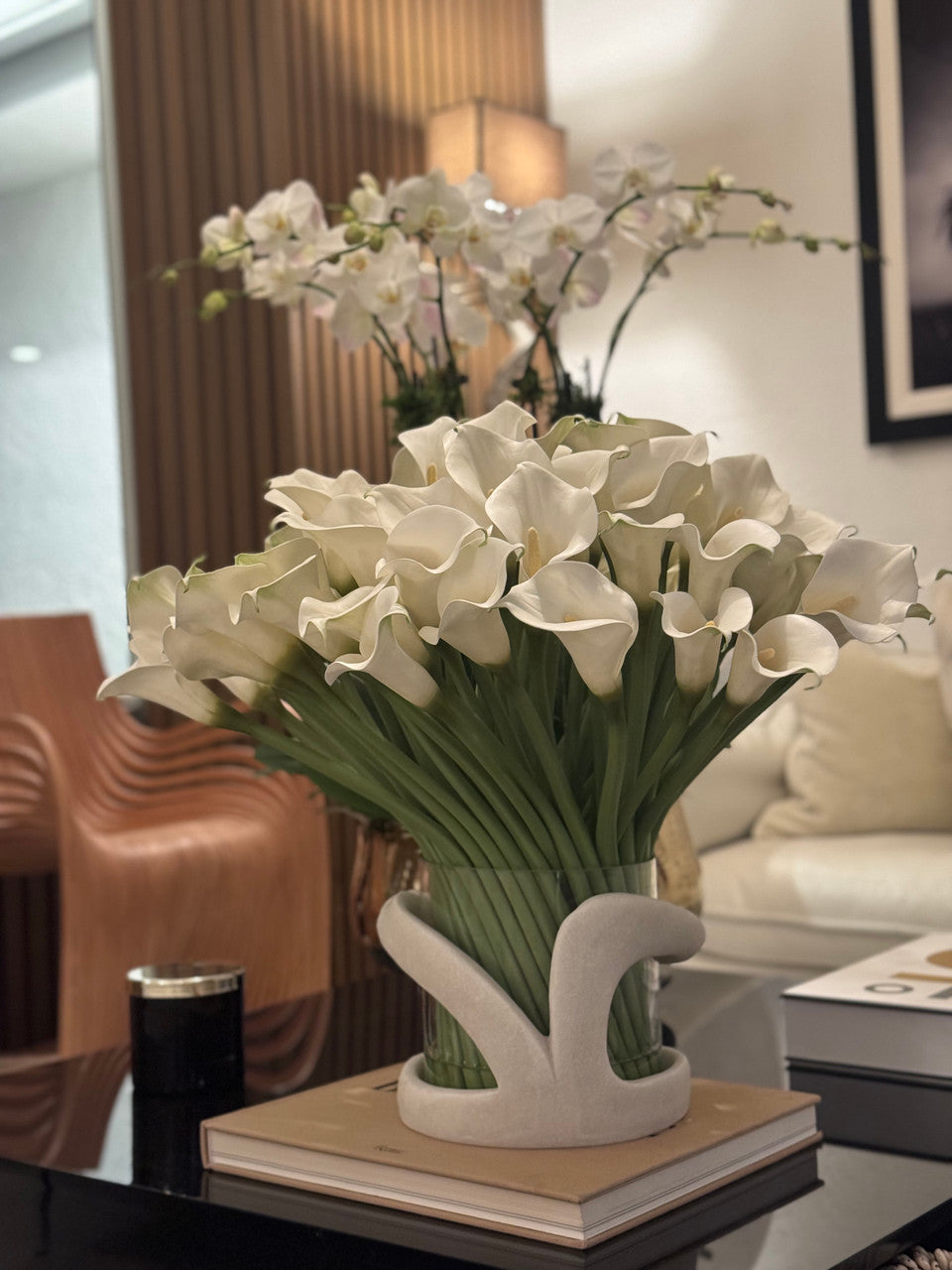 Arums en Vitra Hurricane Vase