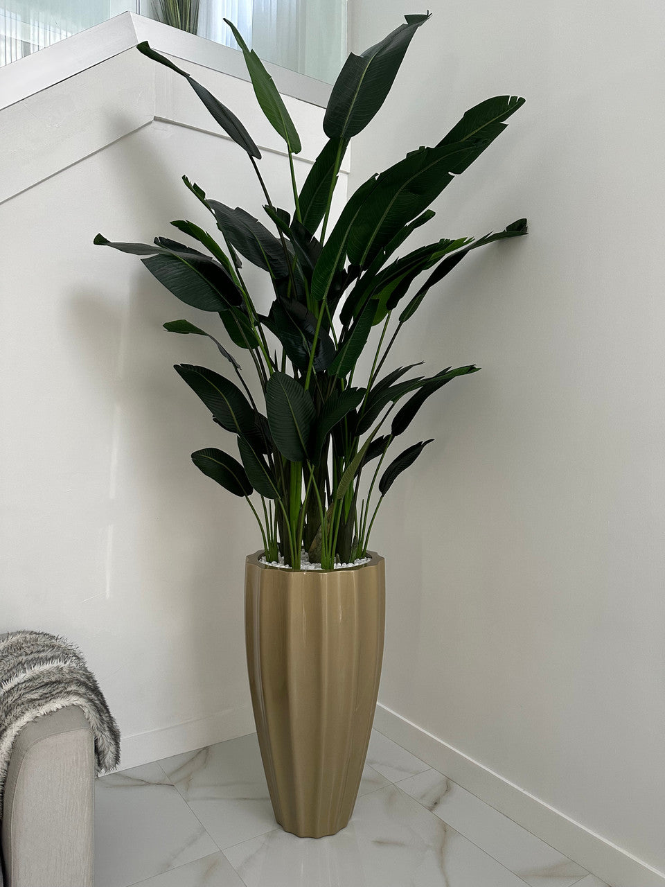 San Jose Fluted Pot en Champagne avec Birds de Paradise