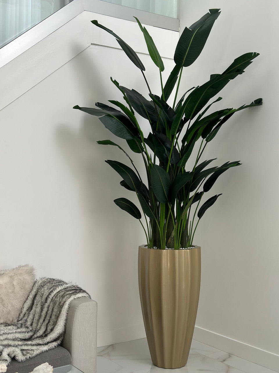 San Jose Fluted Pot en Champagne avec Birds de Paradise