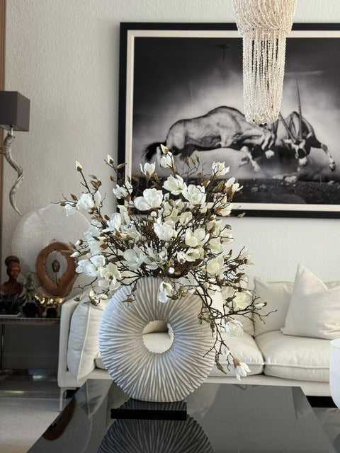 Grand Eternity Vase avec Magnolias et Bois Flotté