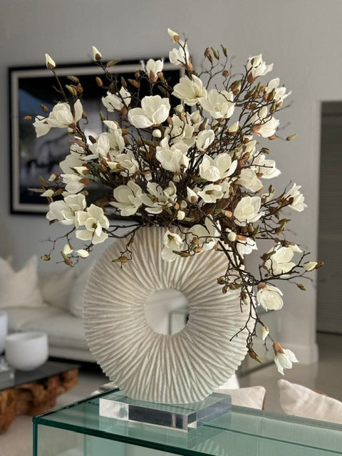 Grand Eternity Vase avec Magnolias et Bois Flotté