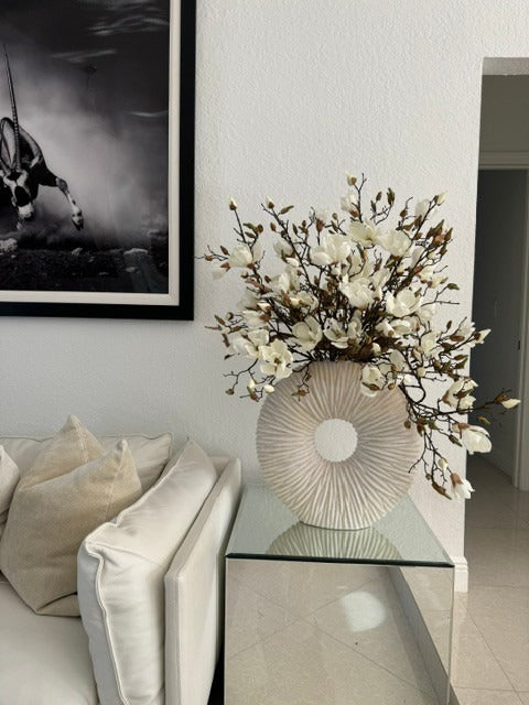 Grand Eternity Vase avec Magnolias et Bois Flotté