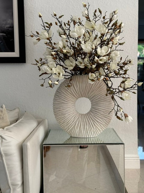 Grand Eternity Vase avec Magnolias et Bois Flotté
