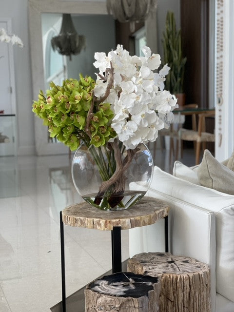 Vase Lune avec Blanc Orchidées Vanda et Vert Cymbidiums