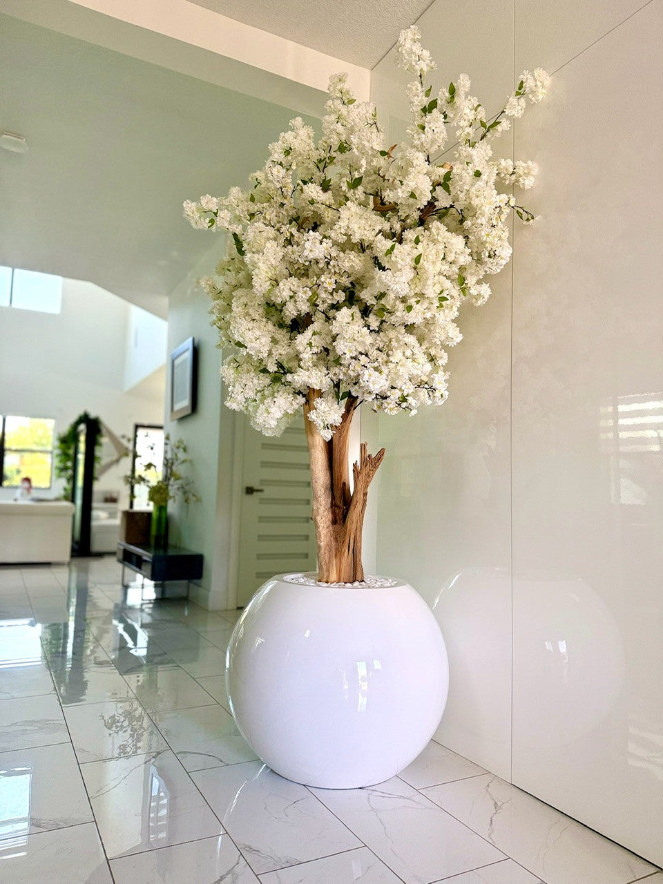 Blanc Brillant Globe avec Personnalisé Made Fleurs de Cerisier Arbre