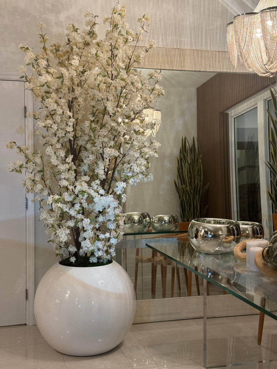 76 Cm Blanc Brillant Pot Globe avec Blanc Fleurs de Cerisier Branches