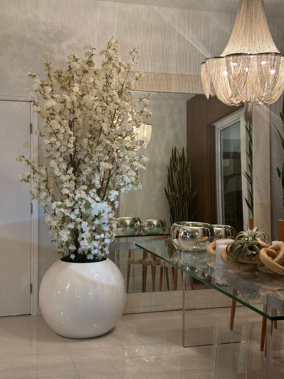 76 Cm Blanc Brillant Pot Globe avec Blanc Fleurs de Cerisier Branches