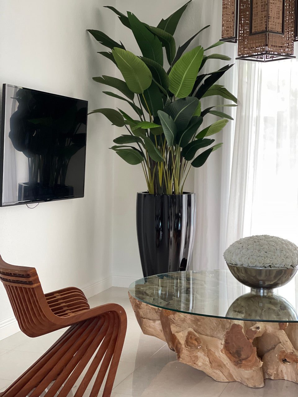 San Jose Fluted Pot en Noir Brillant avec Birds de Paradise