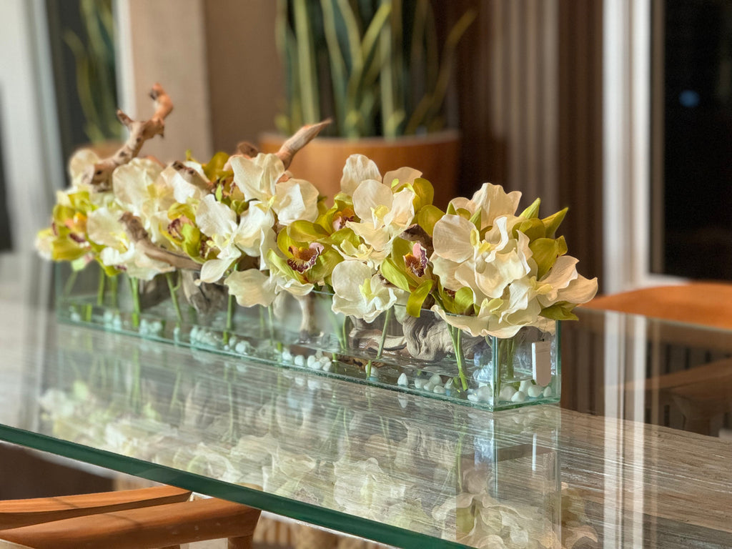 Casa Moderna avec Blanc Vandas et Vert Cymbidiums