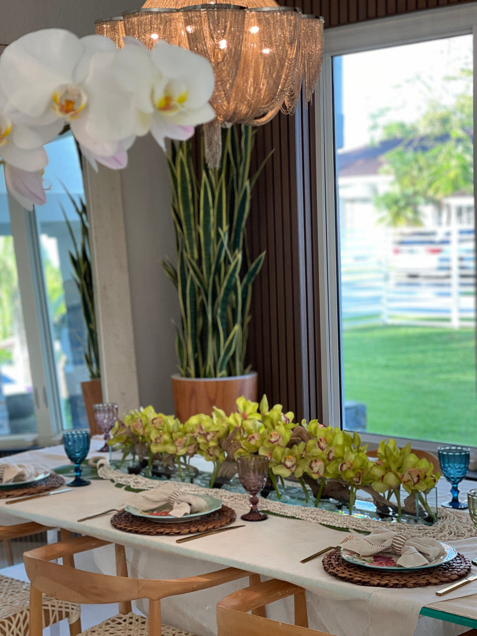 122 Cm Casa Moderna Pot Plateau en Verre avec Vert Orchidées Cymbidium