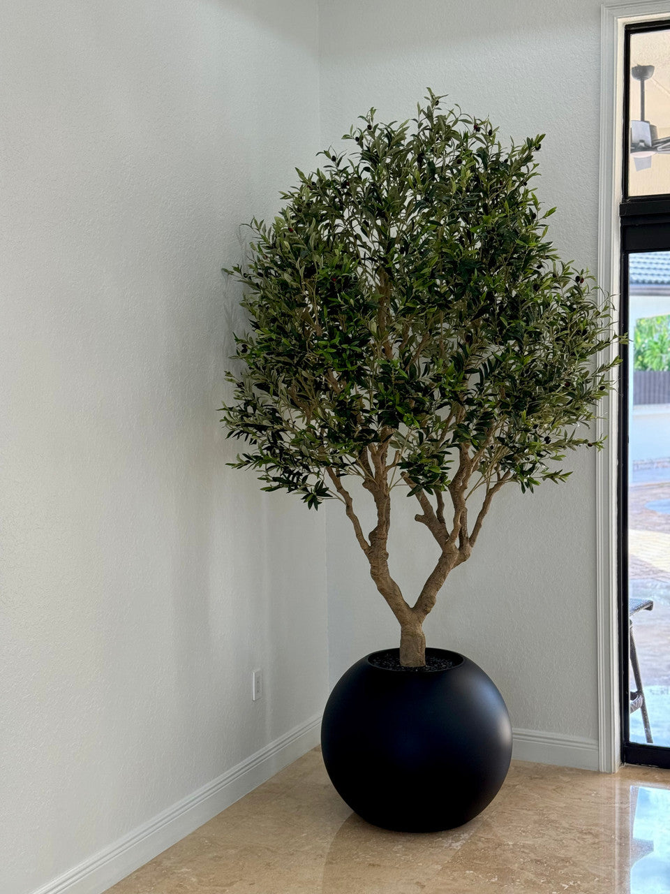 Olivier en Noir Mat 76 Cm Pot Globe