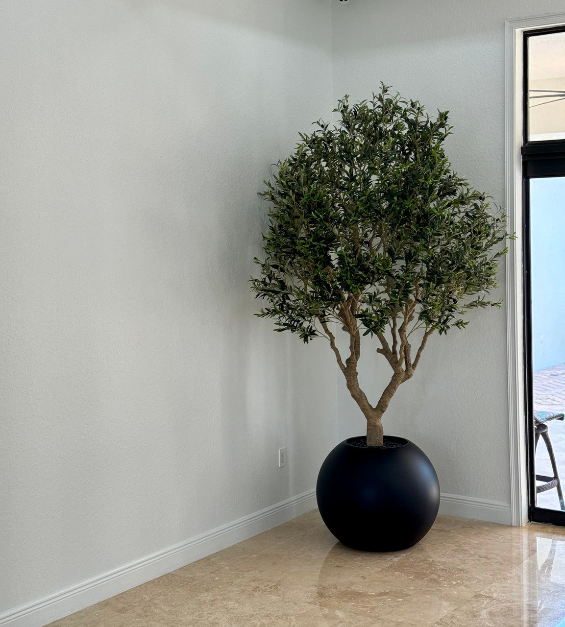 Olivier en Noir Mat 76 Cm Pot Globe