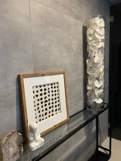 Cylindre en Verre avec Blanc Orchidées Phalaenopsis
