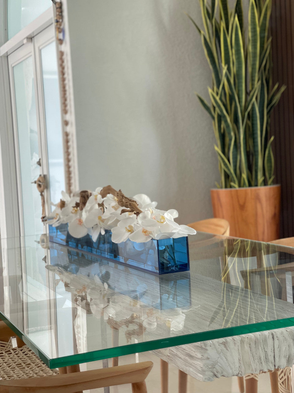 122 Cm Casa Moderna Bleu Acrylic Pot avec Blanc Orchidées et Bois Flotté