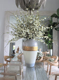 Goddess Vase avec Fleurs de Cerisier Branches