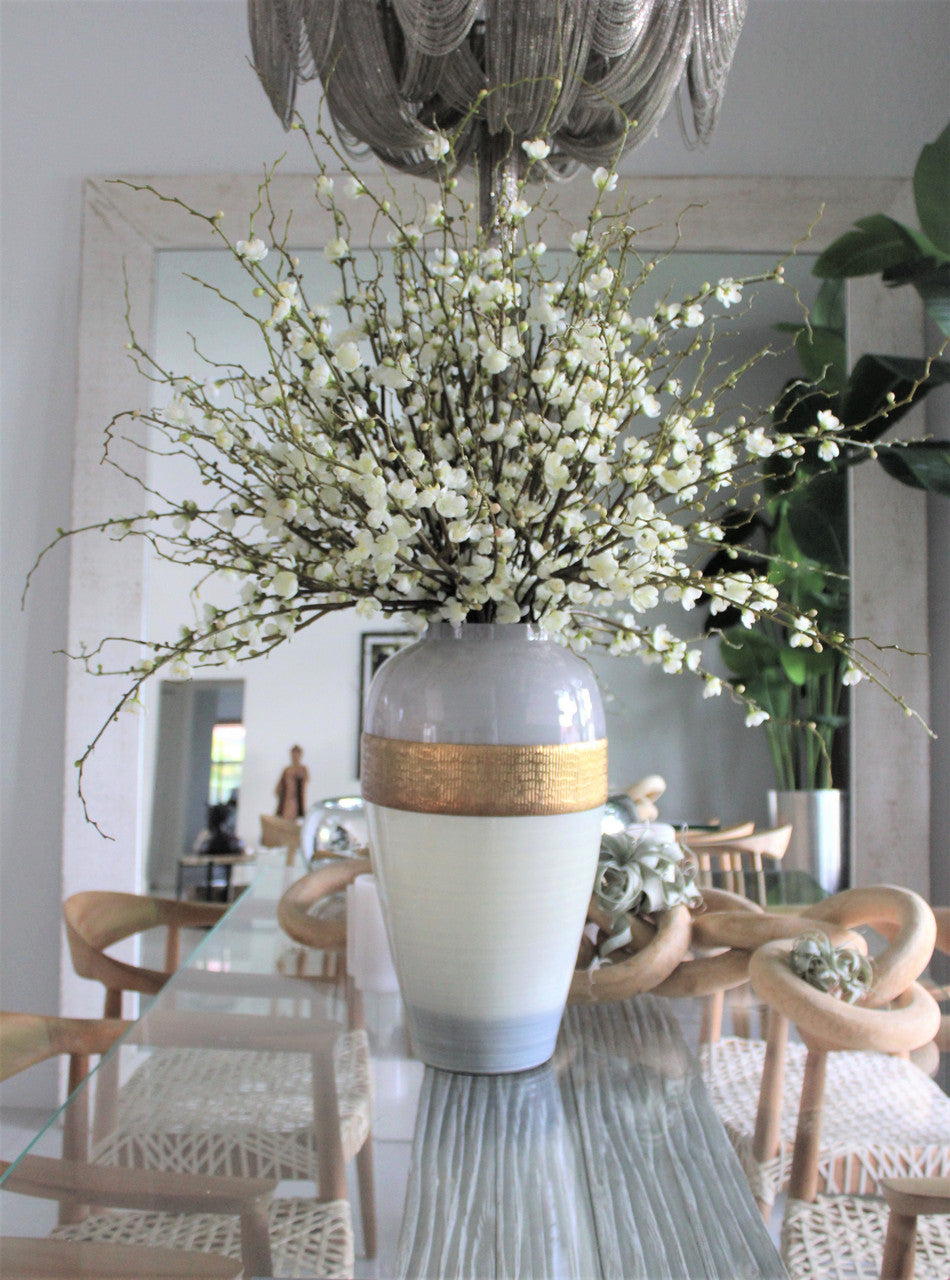 Goddess Vase avec Fleurs de Cerisier Branches