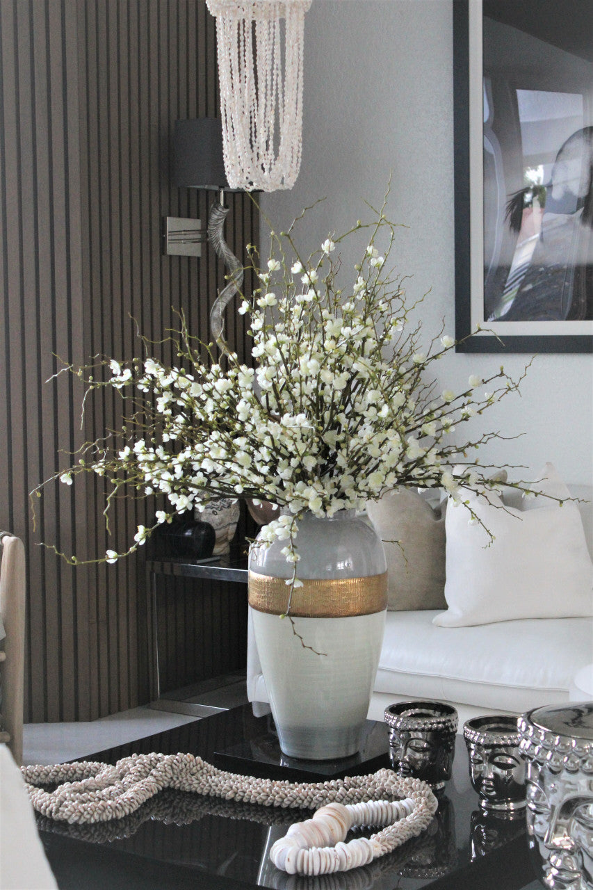 Goddess Vase avec Fleurs de Cerisier Branches