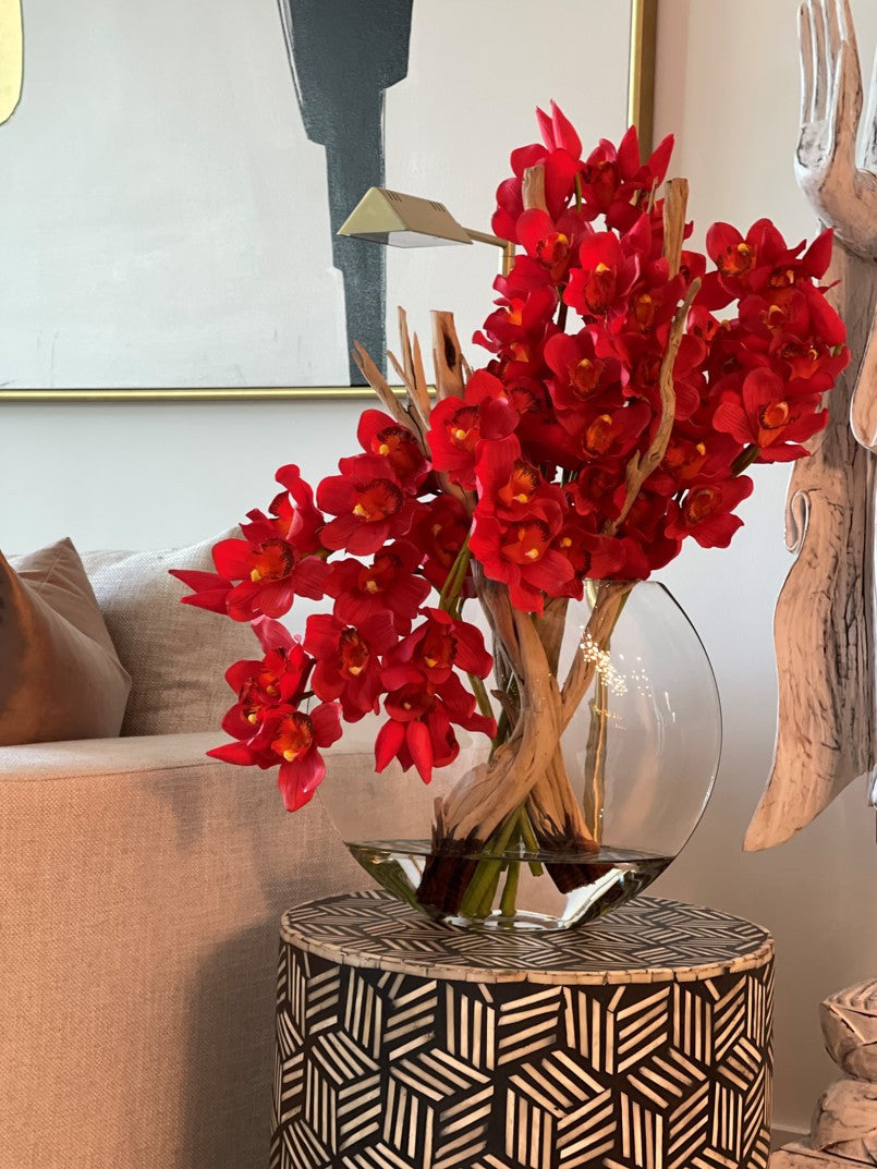 Rouge Cymbidiums en Vase Lune