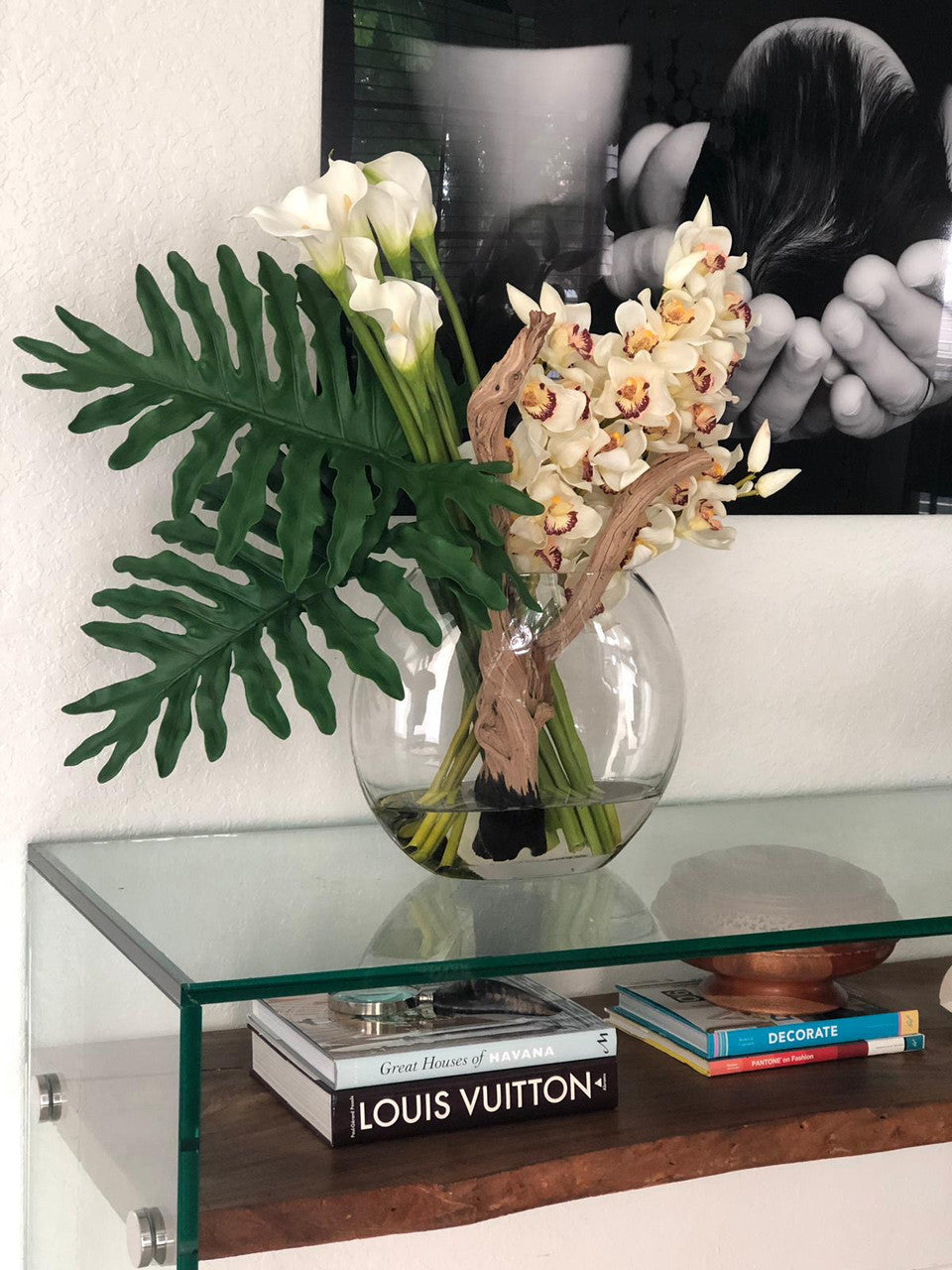 Vase Lune avec Cymbidiums et Arums