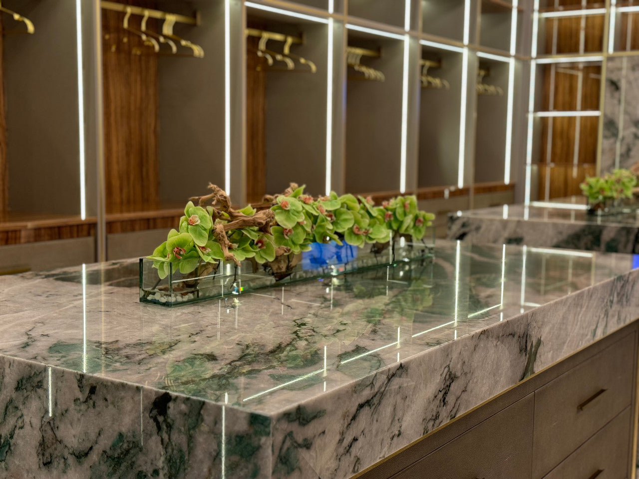 122 Cm Casa Moderna Pot Plateau en Verre avec Vert Orchidées Phalaenopsis