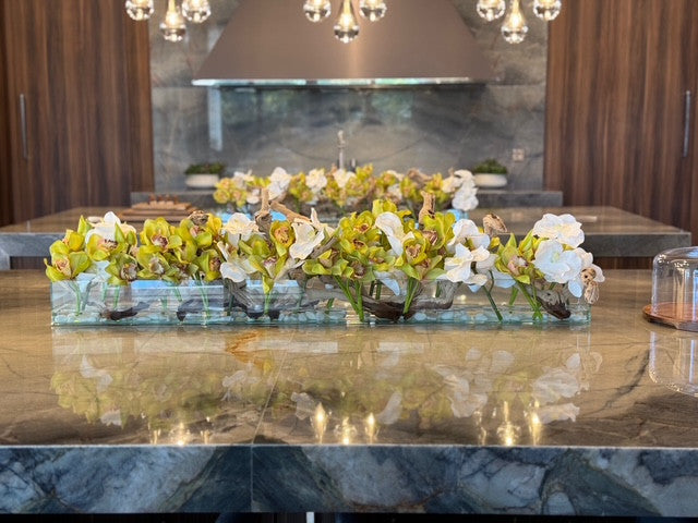 Casa Moderna avec Blanc Vandas et Vert Cymbidiums