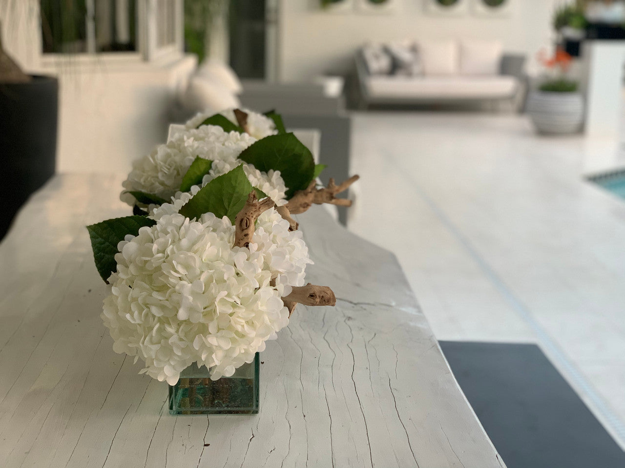 91 Cm Casa Moderna Pot Plateau en Verre avec Blanc Hortensias et Bois Flotté