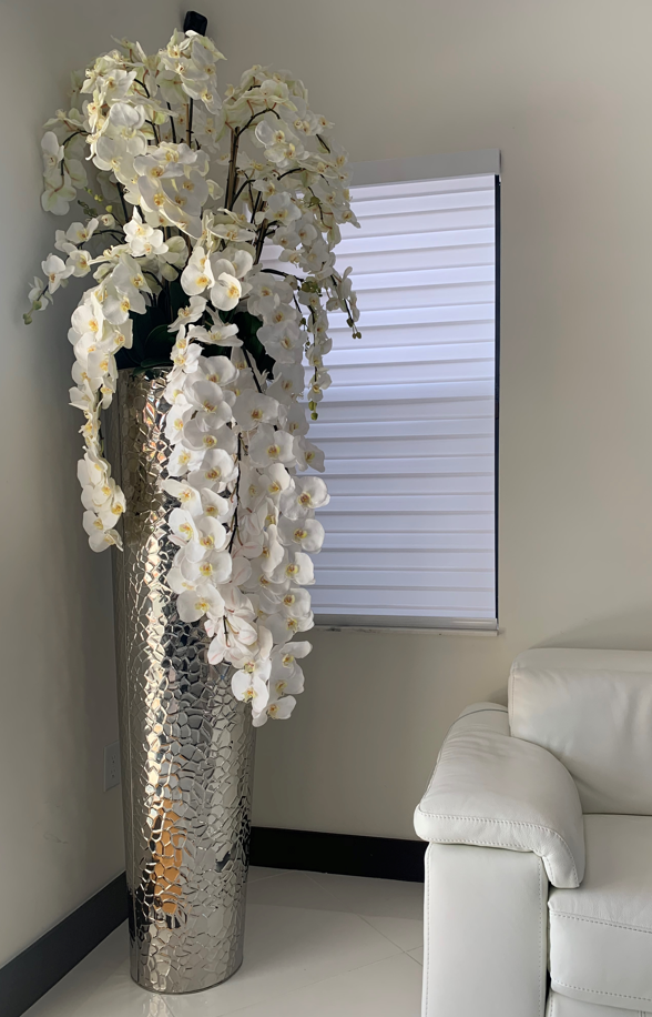 Extra Haut Hammered Pot avec Cascading Orchidées Phalaenopsis