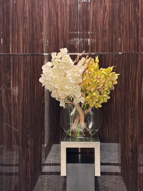 Vase Lune avec Blanc Orchidées Vanda et Vert Cymbidiums