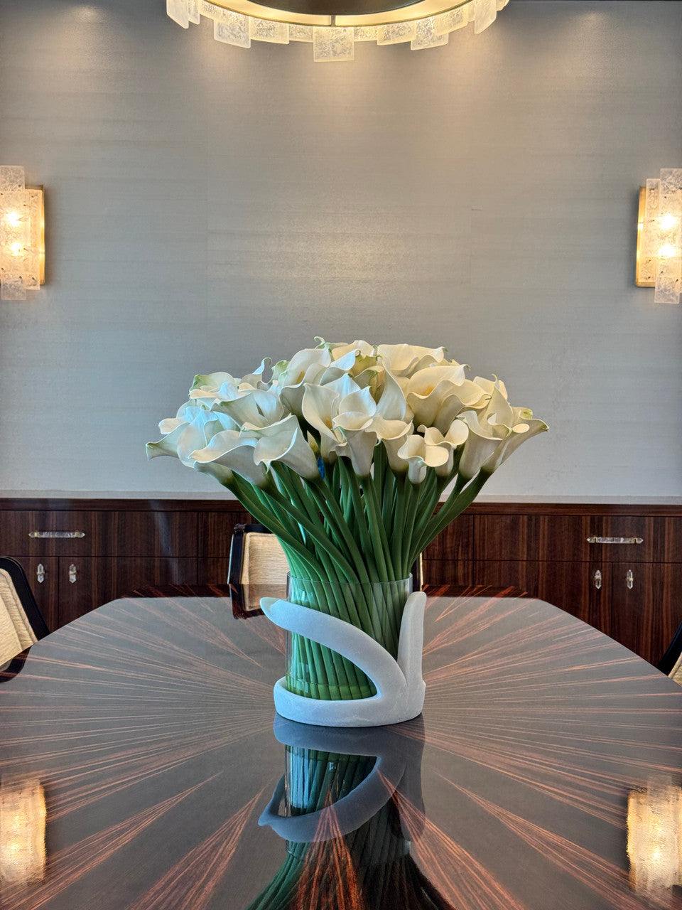 Arums en Vitra Hurricane Vase