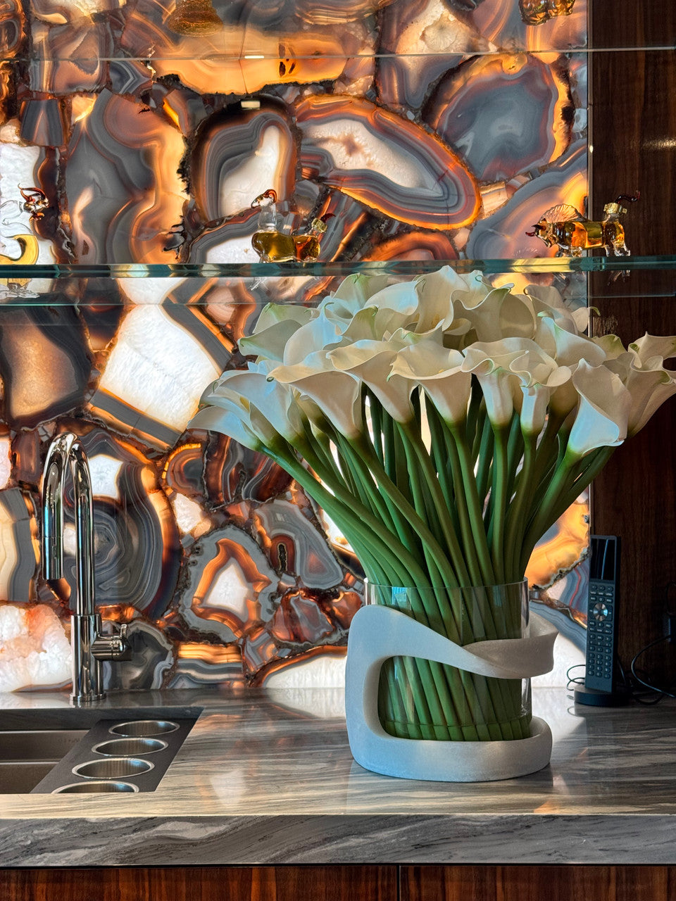 Arums en Vitra Hurricane Vase