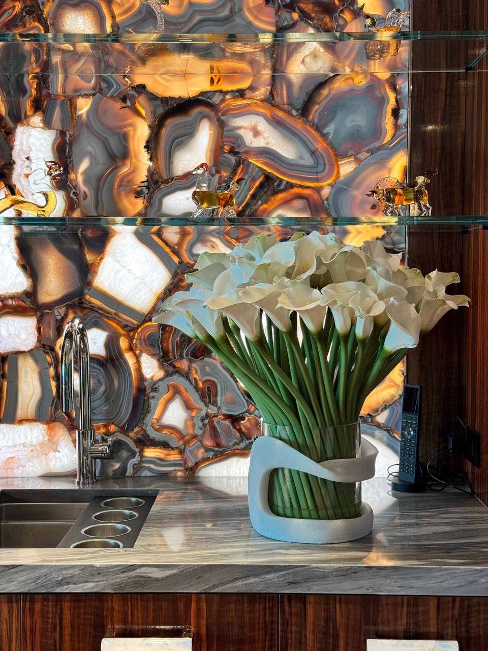 Arums en Vitra Hurricane Vase